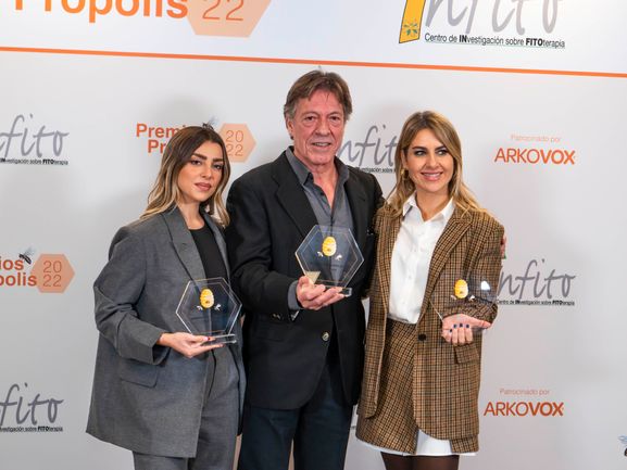 Paula Cendejas, Susana Guasch y Ramón Langa reciben el Premio Voz Própolis 2022